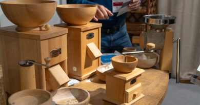 Grinder for grinding grain